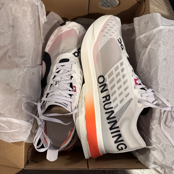 on cloud women's cloudboom strike - Picture 2 of 6